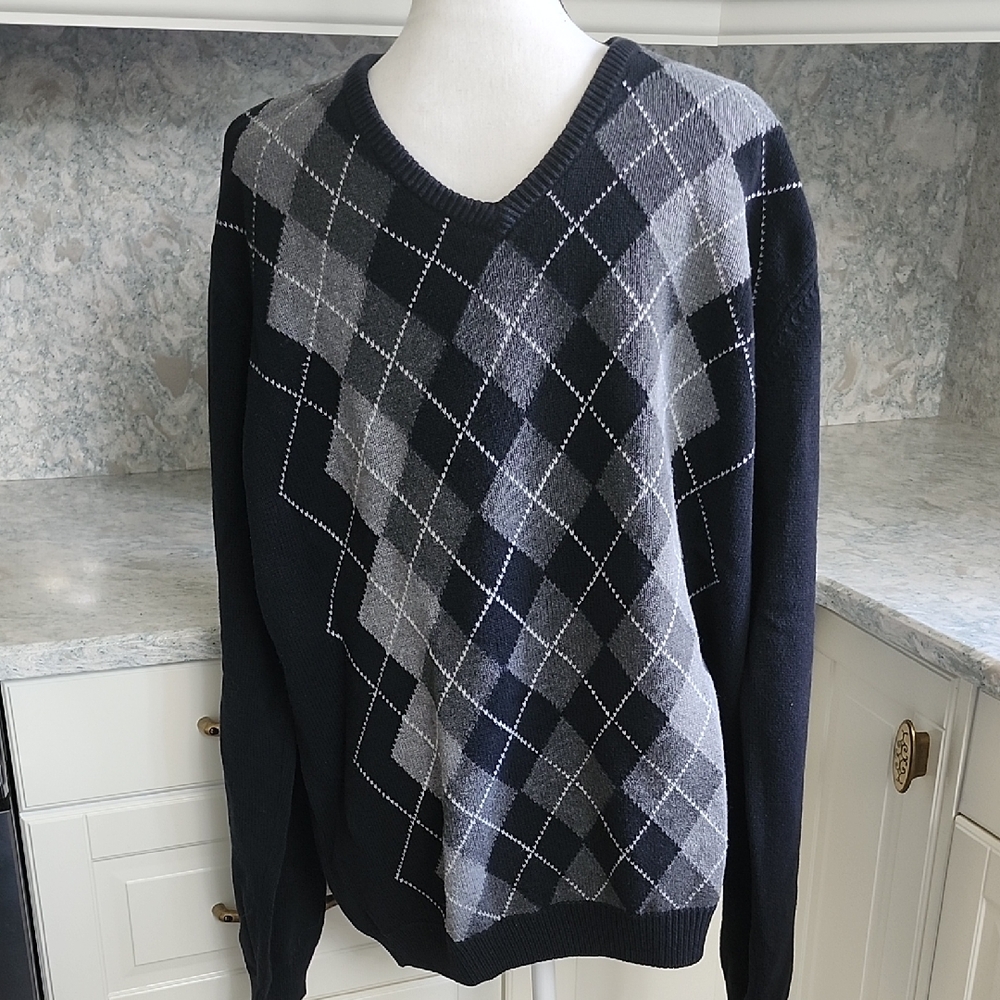 Van Heusen Black and Gray Argyle V-Neck Sweater Any Gender